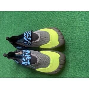 Newtz Boys Youth Water Shoes Size 2/3 UPF 50+  Toe Shoes